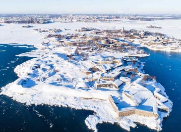 ফিনল্যান্ডে বরফ জমা সাগর পানি