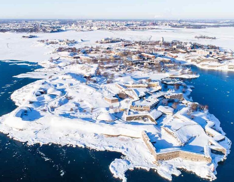 ফিনল্যান্ডে বরফ জমা সাগর পানি